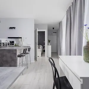  Apartament One Bedroom With A Balcony - Dietla 109 Street