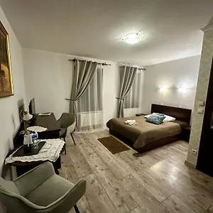 Dworek Zloty Rog I Restauracja Krakow